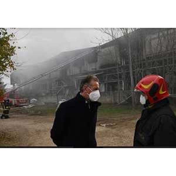 Il sopralluogo dell'assessore Scoccimarro all'ex stabilimento della Bertolini di Mossa gravemente danneggiato da un incendio - Il sopralluogo dell'assessore Scoccimarro all'ex stabilimento della Bertolini di Mossa gravemente danneggiato da un incendio