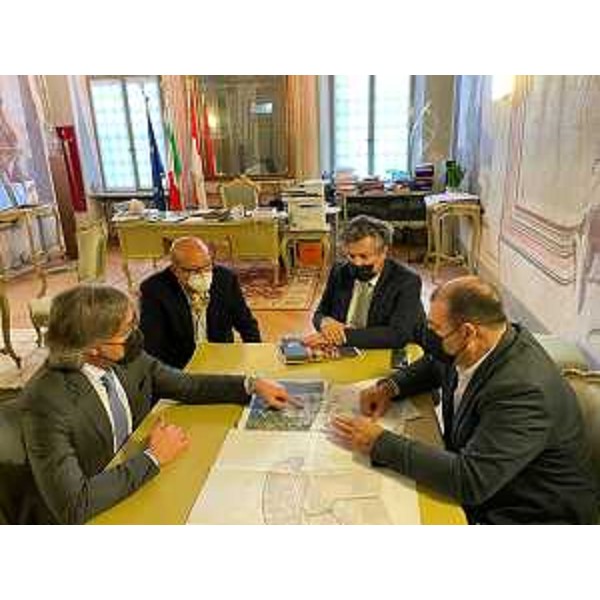 L'assessore regionale alle Attività produttive, Sergio Emidio Bini, nel corso della visita in Municipio a Cividale e del sopralluogo alla zona industriale,. - L'assessore regionale alle Attività produttive, Sergio Emidio Bini, nel corso della visita in Municipio a Cividale e del sopralluogo alla zona industriale,.