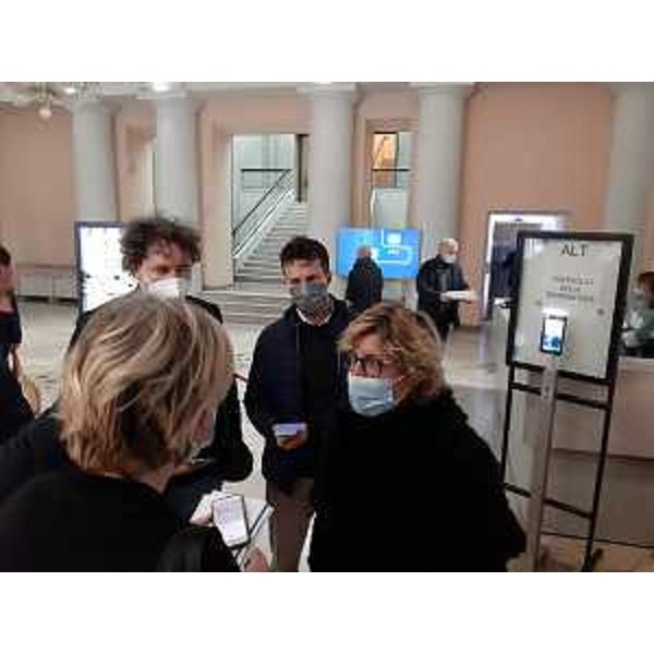 L'assessore regionale alle Finanze Barbara Zilli incontra i cronisti all'inaugurazione dello sportello per i ristori dei soci Coop a Trieste - L'assessore regionale alle Finanze Barbara Zilli incontra i cronisti all'inaugurazione dello sportello per i ristori dei soci Coop a Trieste