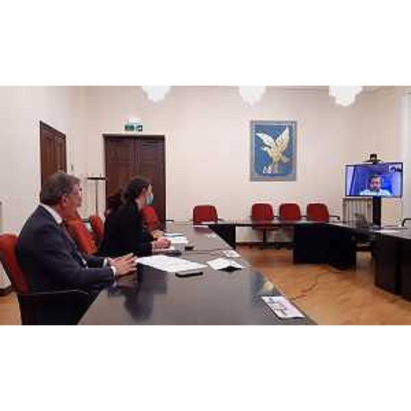 L'assessore regionale per la Difesa dell'ambiente Fabio Scoccimarro in videoconferenza con il ministro croato Tomislav Coric - L'assessore regionale per la Difesa dell'ambiente Fabio Scoccimarro in videoconferenza con il ministro croato Tomislav Coric