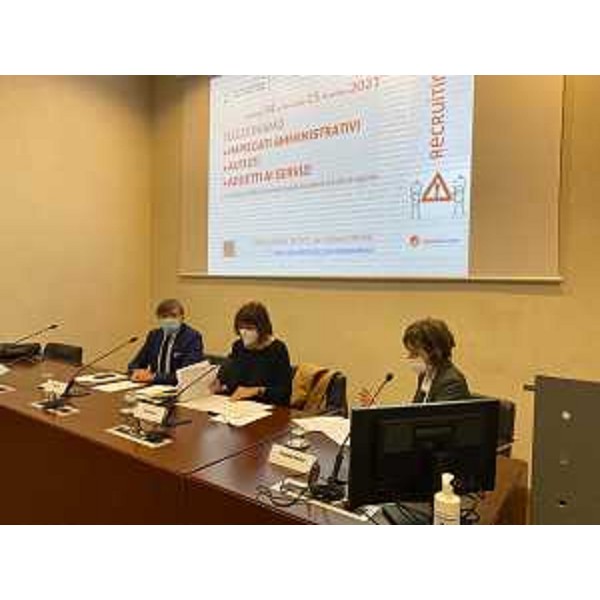 Lassessore regionale al Lavoro Alessia Rosolen durante la presentazione del Recruiting Day dellazienda Idealservice di Pasian di Prato - Lassessore regionale al Lavoro Alessia Rosolen durante la presentazione del Recruiting Day dellazienda Idealservice di Pasian di Prato