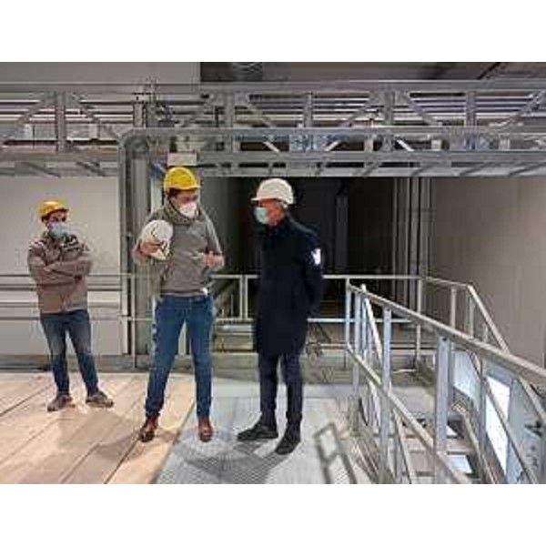 L'assessore regionale alla Difesa dell'ambiente durante la visita all'impianto di inertizzazione di materiali in cemento amianto in fase di ultimazione a Pannellia di Codroipo. - L'assessore regionale alla Difesa dell'ambiente durante la visita all'impianto di inertizzazione di materiali in cemento amianto in fase di ultimazione a Pannellia di Codroipo.