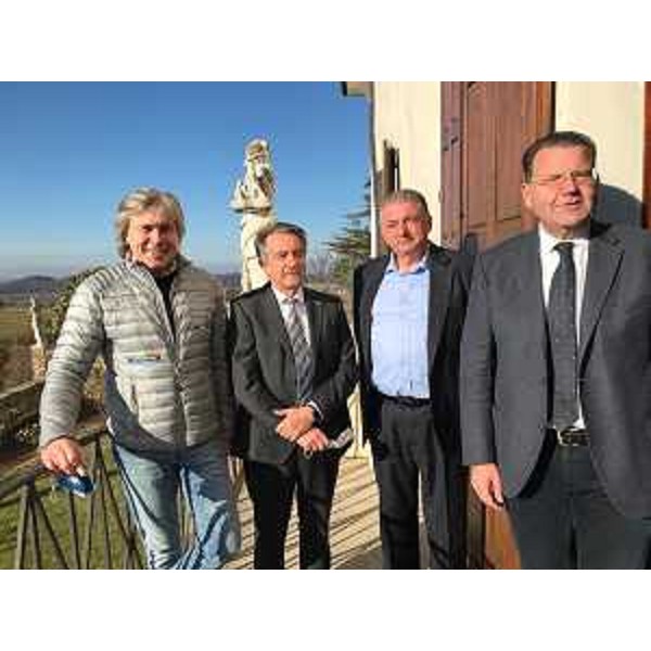 Nella foto, tra gli altri, l'assessore regionale Sergio Emidio Bini - Nella foto, tra gli altri, l'assessore regionale Sergio Emidio Bini