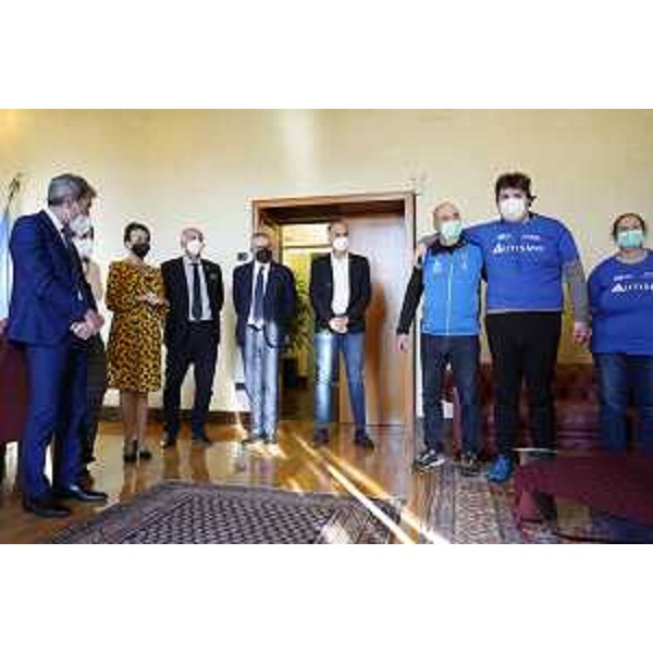 Valentino Gregoris, la sua famiglia e i consiglieri regionali dell'area pordenonese - Valentino Gregoris, la sua famiglia e i consiglieri regionali dell'area pordenonese