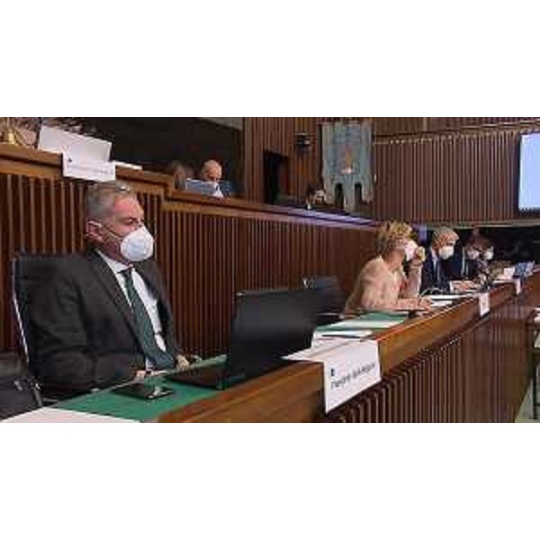 Il presidente della I Commissione, Alessandro Basso, con l'assessore regionale alle Finanze, Barbara Zilli - Il presidente della I Commissione, Alessandro Basso, con l'assessore regionale alle Finanze, Barbara Zilli