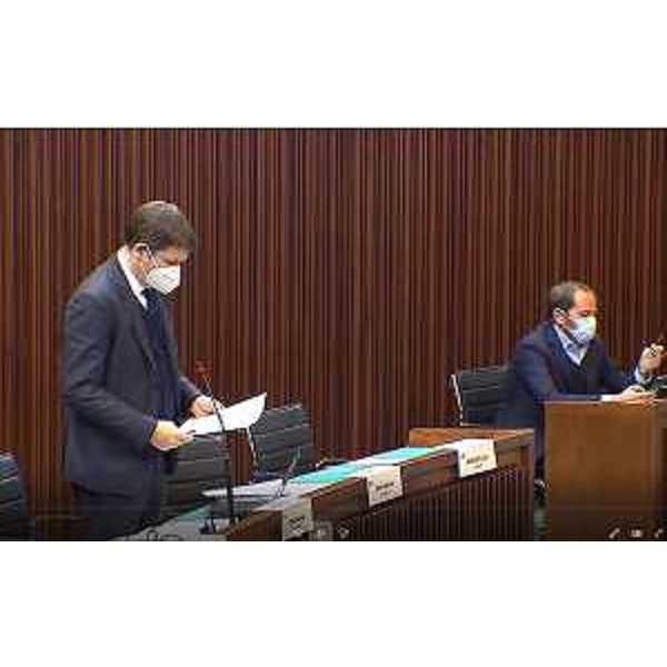 Andrea Ussai (M5S); alla sua destra, Claudio Giacomelli (FdI) - Andrea Ussai (M5S); alla sua destra, Claudio Giacomelli (FdI)