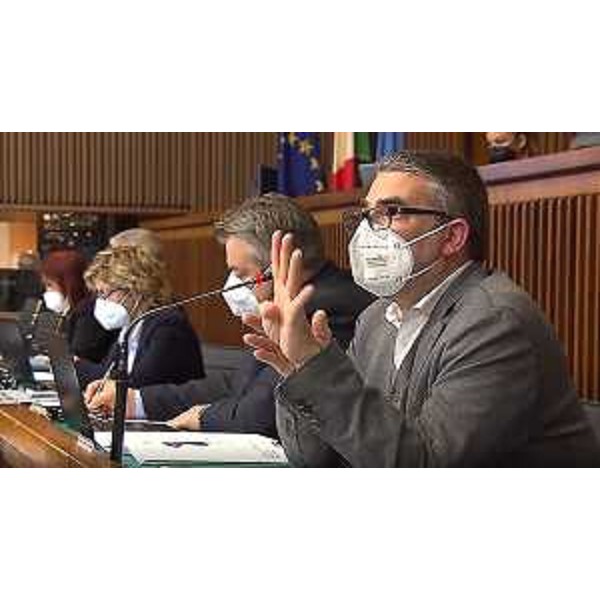 Il presidente della V Commissione, Diego Bernardis, tra gli assessori regionali Pierpaolo Roberti e Barbara Zilli - Il presidente della V Commissione, Diego Bernardis, tra gli assessori regionali Pierpaolo Roberti e Barbara Zilli