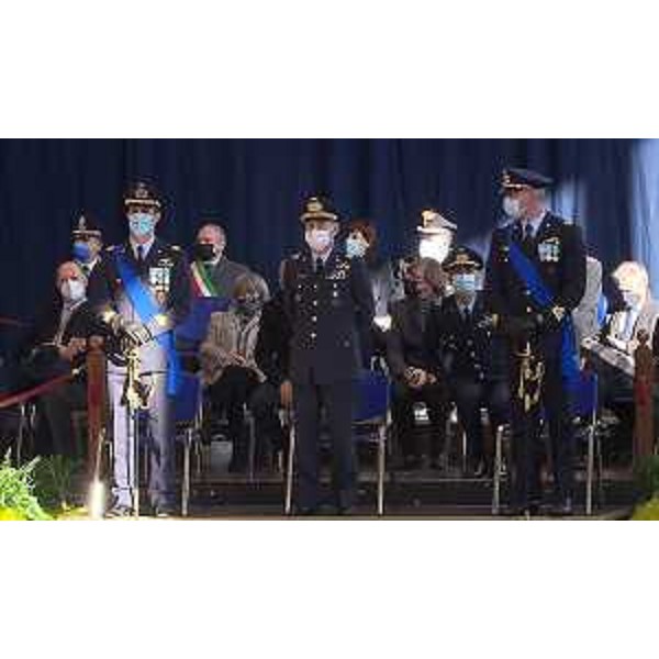 La cerimonia di cambio al vertice delle Frecce Tricolori con il generale di Divisione aeea, Francesco Vestito, tra il subentrante Stefano Vit (a sx) e l'uscente Gaetano Farina - La cerimonia di cambio al vertice delle Frecce Tricolori con il generale di Divisione aeea, Francesco Vestito, tra il subentrante Stefano Vit (a sx) e l'uscente Gaetano Farina