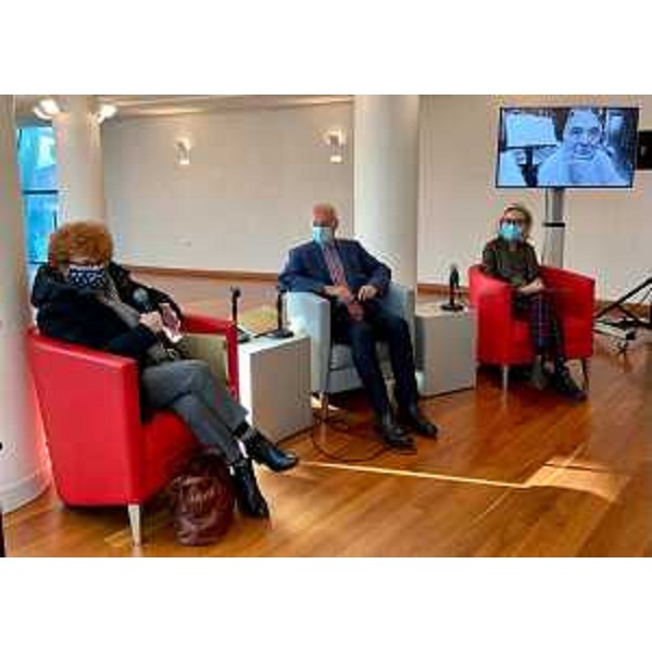 L'assessore regionale alla Cultura Tiziana Gibelli interviene alla presentazione del vincitore della 7. edizione del premio "Pordenone musica 2021" insieme al presidente del Teatro Verdi Giovanni Lessio e all'assessore comunale di Pordenone Guglielmina Cucci - L'assessore regionale alla Cultura Tiziana Gibelli interviene alla presentazione del vincitore della 7. edizione del premio "Pordenone musica 2021" insieme al presidente del Teatro Verdi Giovanni Lessio e all'assessore comunale di Pordenone Guglielmina Cucci