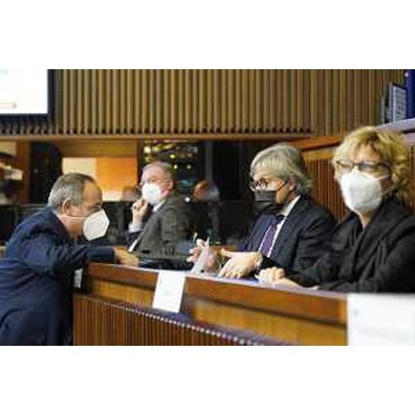 Giuseppe Nicoli (FI) con gli assessori regionali Sergio Emidio Bini e Barbara Zilli - Giuseppe Nicoli (FI) con gli assessori regionali Sergio Emidio Bini e Barbara Zilli