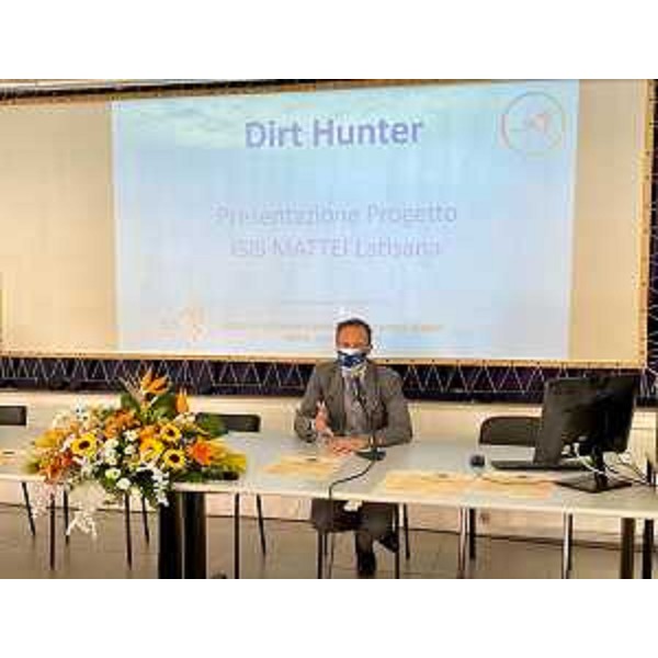 Il governatore Massimiliano Fedriga alla presentazione del progetto Dirt Hunter, sviluppato dallIsis Enrico Mattei di Latisana-Lignano Sabbiadoro e giudicato come il miglior progetto del Friuli Venezia Giulia tra quelli presentati al concorso "Active Young Citizens for Sustainable Development in Cei and Aii Areas" lanciato dall'Iniziativa Centro Europea (InCe) assieme all'Iniziativa Adriatico-Ionica (Iai). - Il governatore Massimiliano Fedriga alla presentazione del progetto Dirt Hunter, sviluppato dallIsis Enrico Mattei di Latisana-Lignano Sabbiadoro e giudicato come il miglior progetto del Friuli Venezia Giulia tra quelli presentati al concorso "Active Young Citizens for Sustainable Development in Cei and Aii Areas" lanciato dall'Iniziativa Centro Europea (InCe) assieme all'Iniziativa Adriatico-Ionica (Iai). 