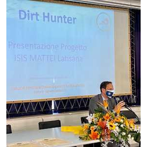 Il governatore Massimiliano Fedriga alla presentazione del progetto Dirt Hunter, sviluppato dallIsis Enrico Mattei di Latisana-Lignano Sabbiadoro e giudicato come il miglior progetto del Friuli Venezia Giulia tra quelli presentati al concorso "Active Young Citizens for Sustainable Development in Cei and Aii Areas" lanciato dall'Iniziativa Centro Europea (InCe) assieme all'Iniziativa Adriatico-Ionica (Iai). - Il governatore Massimiliano Fedriga alla presentazione del progetto Dirt Hunter, sviluppato dallIsis Enrico Mattei di Latisana-Lignano Sabbiadoro e giudicato come il miglior progetto del Friuli Venezia Giulia tra quelli presentati al concorso "Active Young Citizens for Sustainable Development in Cei and Aii Areas" lanciato dall'Iniziativa Centro Europea (InCe) assieme all'Iniziativa Adriatico-Ionica (Iai). 
