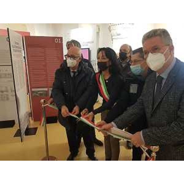 Il taglio del nastro della mostra "Centanni dalla fondazione delle officine ferroviarie" - Il taglio del nastro della mostra "Centanni dalla fondazione delle officine ferroviarie"