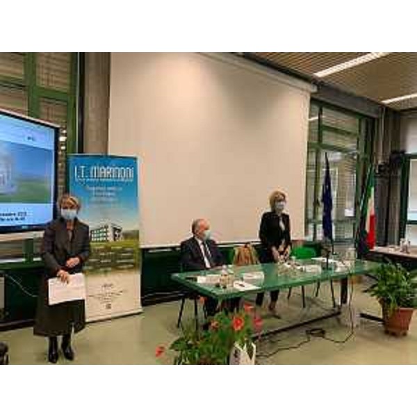 L'assessore regionale alle Finanze Barbara Zilli intervenuta oggi allIstituto tecnico statale "G.Marinoni" di Udine per la presentazione della laurea abilitante per geometri - L'assessore regionale alle Finanze Barbara Zilli intervenuta oggi allIstituto tecnico statale "G.Marinoni" di Udine per la presentazione della laurea abilitante per geometri