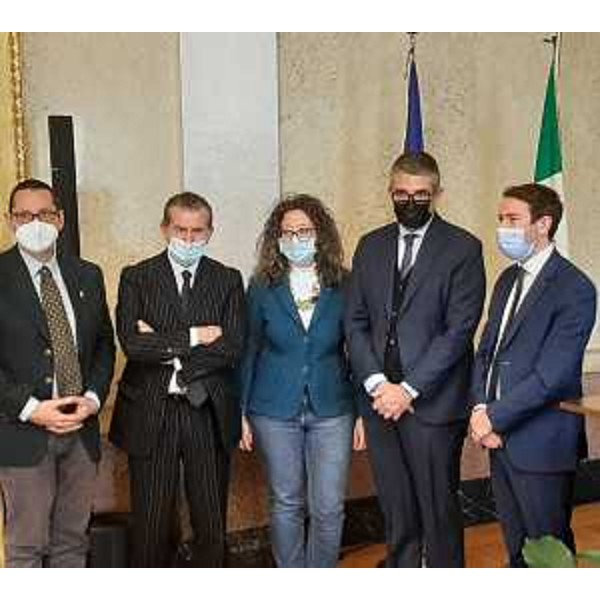 L'assessore regionale alle Autonomie locali Pierpaolo Roberti (penultimo a destra nella foto) con il sindaco di Cinisello Balsamo Giacomo Giovanni Ghilardi (ultimo a destra). Da sinistra il presidente dell'Unione degli Istriani Massimiliano Lacota, il vicesindaco di Cinisello Riccardo Visentin e Serena Tonel, vicesindaco di Trieste - L'assessore regionale alle Autonomie locali Pierpaolo Roberti (penultimo a destra nella foto) con il sindaco di Cinisello Balsamo Giacomo Giovanni Ghilardi (ultimo a destra). Da sinistra il presidente dell'Unione degli Istriani Massimiliano Lacota, il vicesindaco di Cinisello Riccardo Visentin e Serena Tonel, vicesindaco di Trieste