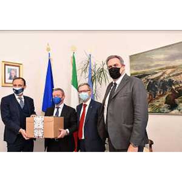 Da sinistra il governatore del Friuli Venezia Giulia Massimiliano Fedriga, il presidente della Coldiretti Fvg Giovanni Benedetti, l'assessore regionale Stefano Zannier e il direttore di Coldiretti Fvg Cesare Magalini. - Da sinistra il governatore del Friuli Venezia Giulia Massimiliano Fedriga, il presidente della Coldiretti Fvg Giovanni Benedetti, l'assessore regionale Stefano Zannier e il direttore di Coldiretti Fvg Cesare Magalini.