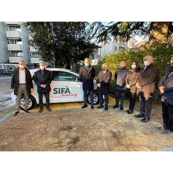 L'assessore regionale alla Difesa dell'ambiente, energia e sviluppo sostenibile, Fabio Scoccimarro, alla inaugurazione del nuovo servizio di car sharing a Udine. - L'assessore regionale alla Difesa dell'ambiente, energia e sviluppo sostenibile, Fabio Scoccimarro, alla inaugurazione del nuovo servizio di car sharing a Udine.