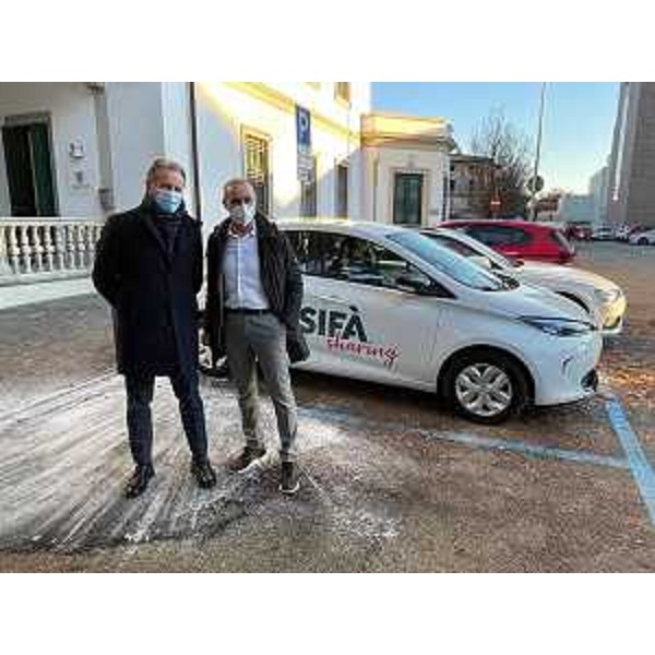 L'assessore regionale alla Difesa dell'ambiente, energia e sviluppo sostenibile, Fabio Scoccimarro, alla inaugurazione del nuovo servizio di car sharing a Udine. - L'assessore regionale alla Difesa dell'ambiente, energia e sviluppo sostenibile, Fabio Scoccimarro, alla inaugurazione del nuovo servizio di car sharing a Udine.