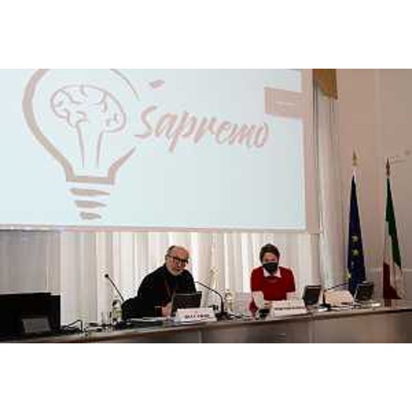 L'intervento del vicegovernatore con delega alla Salute Riccardo Riccardi all'incontro svoltosi in sede di Confindustria Udine, alla presenza della presidente Anna Mareschi Danieli - L'intervento del vicegovernatore con delega alla Salute Riccardo Riccardi all'incontro svoltosi in sede di Confindustria Udine, alla presenza della presidente Anna Mareschi Danieli