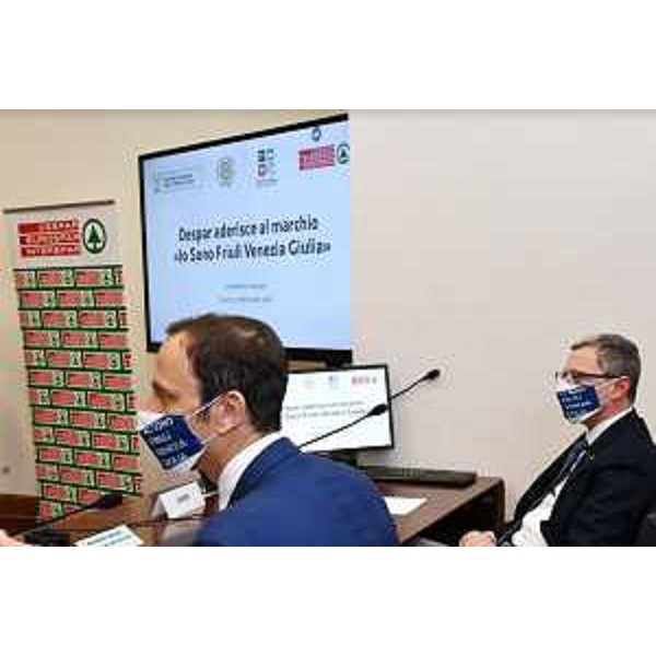 Il governatore Fedriga e l'assessore Zannier durante l'evento presentato oggi a Trieste - Il governatore Fedriga e l'assessore Zannier durante l'evento presentato oggi a Trieste