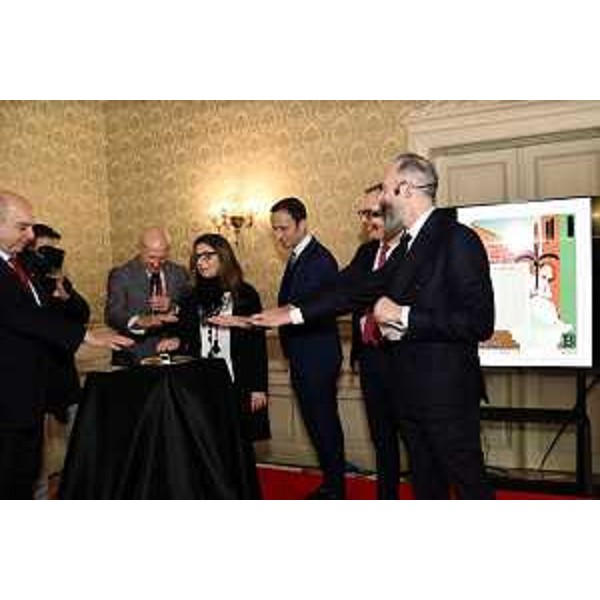 L'annullo del francobollo realizzato per ricordare i 140 anni del quotidiano Il Piccolo. - L'annullo del francobollo realizzato per ricordare i 140 anni del quotidiano Il Piccolo. 