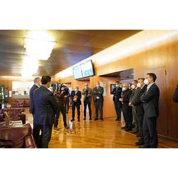 Un momento dell'inaugurazione nei passi perduti del palazzo di piazza Oberdan, a Trieste - Un momento dell'inaugurazione nei passi perduti del palazzo di piazza Oberdan, a Trieste