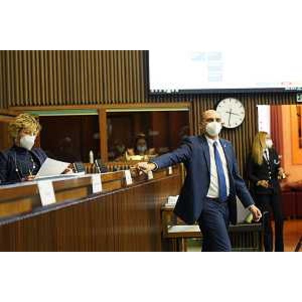 Cristian Sergo (M5S) con l'assessore Fvg alle Finanze, Barbara Zilli - Cristian Sergo (M5S) con l'assessore Fvg alle Finanze, Barbara Zilli