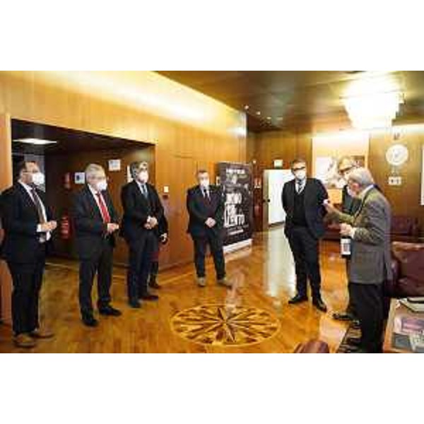 La presentazione del vino solidale nei passi perduti del palazzo del Consiglio regionale a Trieste - La presentazione del vino solidale nei passi perduti del palazzo del Consiglio regionale a Trieste