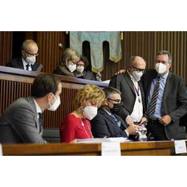 I banchi della Giunta con gli assessori Barbara Zilli e Pierpaolo Roberti tra il governatore Massimiliano Fedriga e il vicegovernatore Riccardo Riccardi - I banchi della Giunta con gli assessori Barbara Zilli e Pierpaolo Roberti tra il governatore Massimiliano Fedriga e il vicegovernatore Riccardo Riccardi