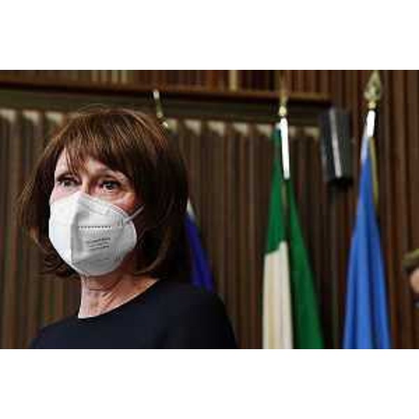 L'assessore regionale Alessia Rosolen durante i lavori d'Aula - L'assessore regionale Alessia Rosolen durante i lavori d'Aula