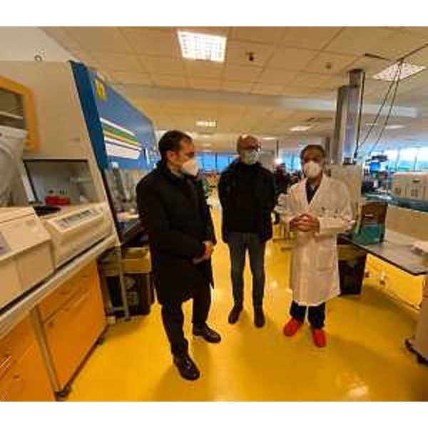 Il vicegovernatore del Friuli Venezia Giulia con delega alla Salute Riccardo Riccardi durante la sua visita al Dipartimento di medicina di laboratorio dell'Azienda sanitaria universitaria Friuli Centrale assieme al direttore della struttura professor Francesco Curcio e al direttore generale dell'Asufc Denis Caporale. - Il vicegovernatore del Friuli Venezia Giulia con delega alla Salute Riccardo Riccardi durante la sua visita al Dipartimento di medicina di laboratorio dell'Azienda sanitaria universitaria Friuli Centrale assieme al direttore della struttura professor Francesco Curcio e al direttore generale dell'Asufc Denis Caporale. 