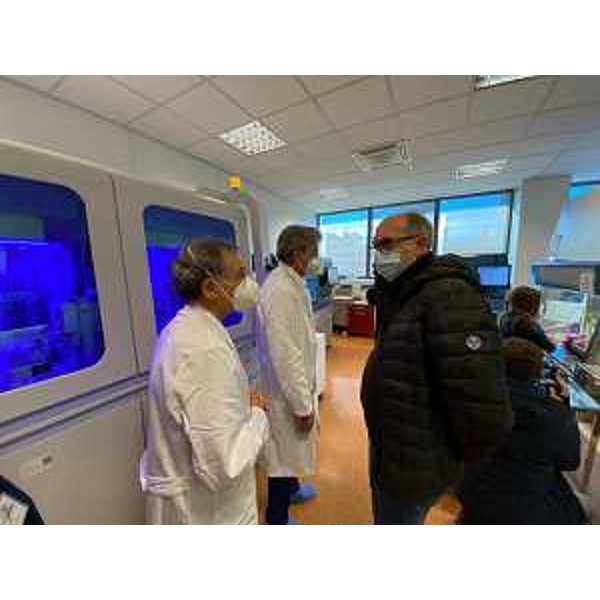 Il vicegovernatore del Friuli Venezia Giulia con delega alla Salute Riccardo Riccardi durante la sua visita al Dipartimento di medicina di laboratorio dell'Azienda sanitaria universitaria Friuli Centrale assieme al direttore della struttura professor Francesco Curcio e al direttore generale dell'Asufc Denis Caporale. - Il vicegovernatore del Friuli Venezia Giulia con delega alla Salute Riccardo Riccardi durante la sua visita al Dipartimento di medicina di laboratorio dell'Azienda sanitaria universitaria Friuli Centrale assieme al direttore della struttura professor Francesco Curcio e al direttore generale dell'Asufc Denis Caporale. 
