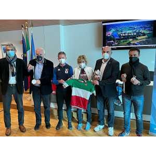 L'assessore regionale alle Finanze, Barbara Zilli, a Udine alla presentazione dei Campionati Italiani di Ciclocross di Variano di Basiliano. - L'assessore regionale alle Finanze, Barbara Zilli, a Udine alla presentazione dei Campionati Italiani di Ciclocross di Variano di Basiliano.