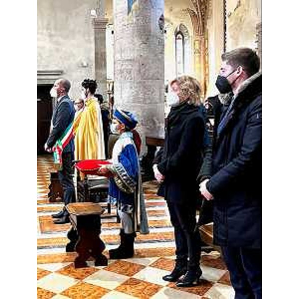 L'assessore regionale Barbara Zilli alla cerimonia del Tallero nel duomo di Gemona. - L'assessore regionale Barbara Zilli alla cerimonia del Tallero nel duomo di Gemona.