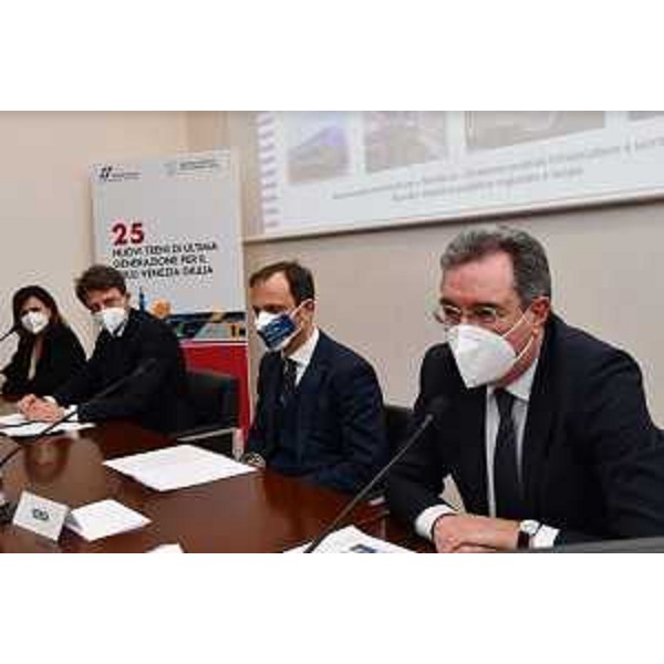 Un momento della conferenza stampa che si è tenuta nel Palazzo della Regione Friuli Venezia Giulia. - Un momento della conferenza stampa che si è tenuta nel Palazzo della Regione Friuli Venezia Giulia.