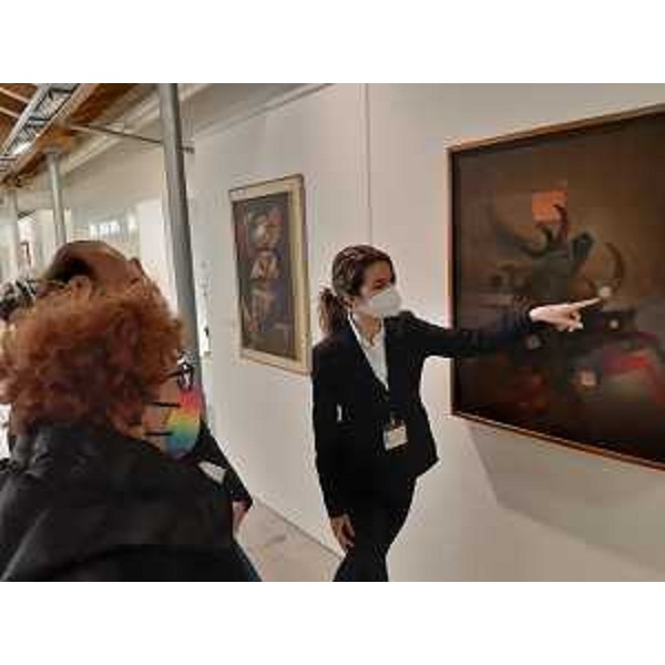 L'assessore regionale Tiziana Gibelli mentre visita la mostra - L'assessore regionale Tiziana Gibelli mentre visita la mostra 