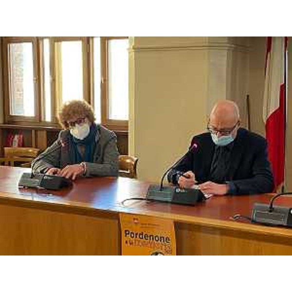 L'assessore regionale alla Cultura Tiziana Gibelli a Pordenone durante la presentazione del calendario degli eventi in programma a Pordenone nell'ambito delle celebrazioni della Giornata della Memoria 2022, tra cui il concerto "La memoria sulla sabbia" con il Nefesh trio & Anton Dressler a cura della Regione e della Camera di commercio di Pordenone e Udine. - L'assessore regionale alla Cultura Tiziana Gibelli a Pordenone durante la presentazione del calendario degli eventi in programma a Pordenone nell'ambito delle celebrazioni della Giornata della Memoria 2022, tra cui il concerto "La memoria sulla sabbia" con il Nefesh trio & Anton Dressler a cura della Regione e della Camera di commercio di Pordenone e Udine.