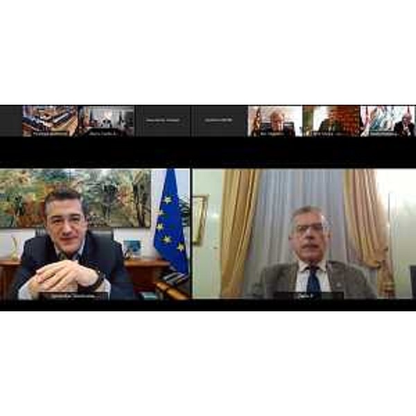 Il presidente del CdR, Apostolos Tzitzikostas, in collegamento con il vicepresidente della Calre, Piero Mauro Zanin - Il presidente del CdR, Apostolos Tzitzikostas, in collegamento con il vicepresidente della Calre, Piero Mauro Zanin