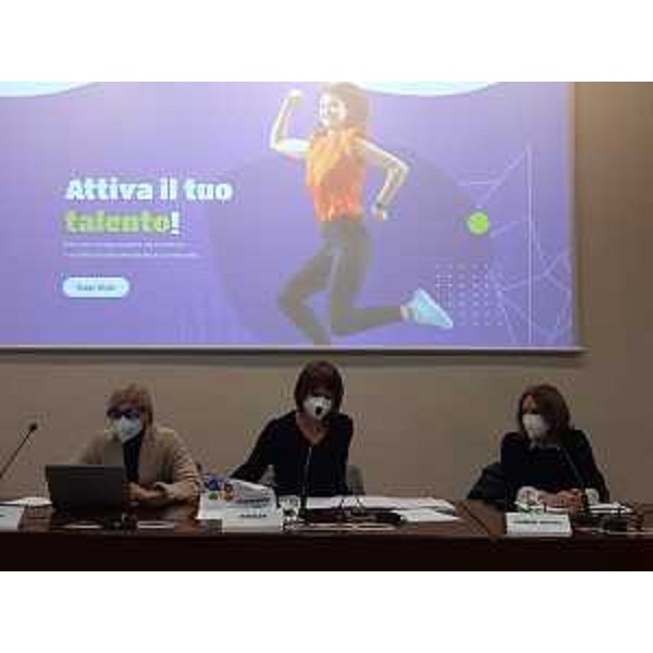 L'assessore regionale al Lavoro, Formazione e Famiglia Alessia Rosolen alla presentazione di AttivaGiovani nella Sala Predonzani del Palazzo della Regione a Trieste - L'assessore regionale al Lavoro, Formazione e Famiglia Alessia Rosolen alla presentazione di AttivaGiovani nella Sala Predonzani del Palazzo della Regione a Trieste