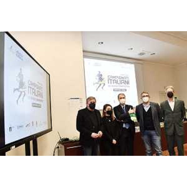 L'assessore Roberti (secondo da destra) insieme agli organizzatori dell'evento. - L'assessore Roberti (secondo da destra) insieme agli organizzatori dell'evento.