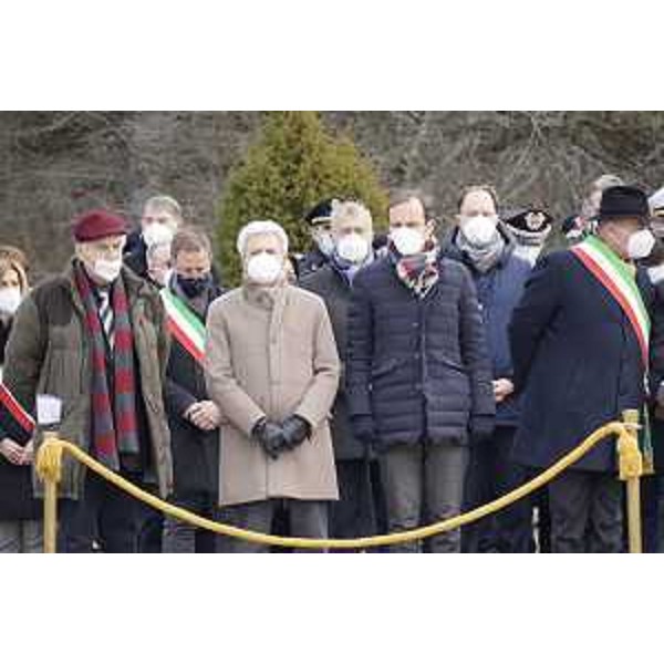 Il presidente del Cr Fvg, Piero Mauro Zanin, insieme alle altre autorità durante le celebrazioni del Giorno del Ricordo - Il presidente del Cr Fvg, Piero Mauro Zanin, insieme alle altre autorità durante le celebrazioni del Giorno del Ricordo