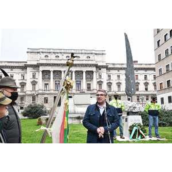 L'assessore regionale alla Sicurezza Pierpaolo Roberti alla cerimonia in foro Ulpiano a Trieste per i 100 anni della Sezione Ana intitolata a Guido Corsi - L'assessore regionale alla Sicurezza Pierpaolo Roberti alla cerimonia in foro Ulpiano a Trieste per i 100 anni della Sezione Ana intitolata a Guido Corsi