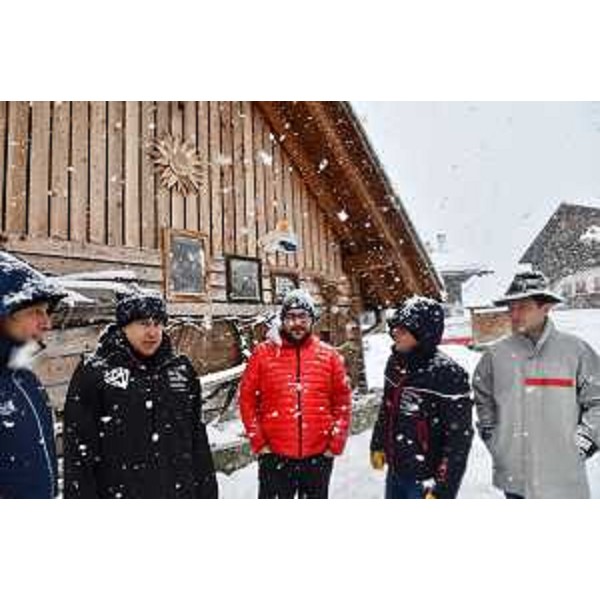 Un momento del sopralluogo nella località turistica montana da parte dell'assessore regionale alle Attività produttive e turismo Sergio Emidio Bini. - Un momento del sopralluogo nella località turistica montana da parte dell'assessore regionale alle Attività produttive e turismo Sergio Emidio Bini.