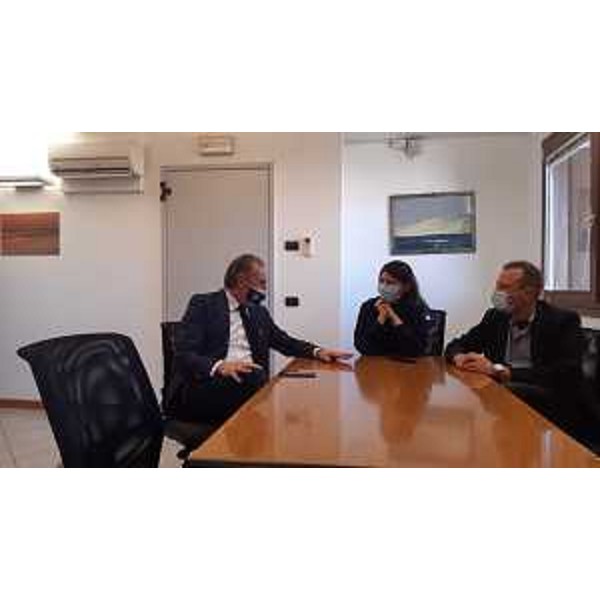 L'assessore Scoccimarro assieme a Roberto Visintin e Anna Lutman. - L'assessore Scoccimarro assieme a Roberto Visintin e Anna Lutman.