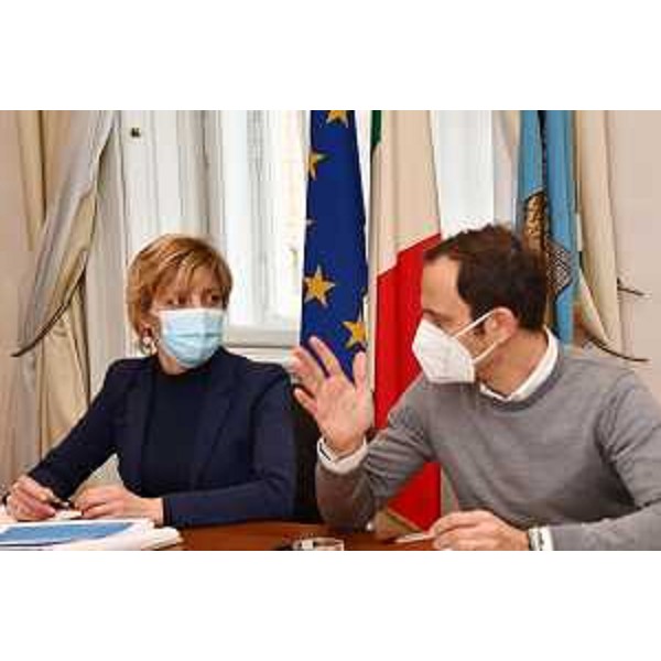 Il governatore Massimiliano Fedriga e l'assessore alle Finanze Barbara Zilli - Il governatore Massimiliano Fedriga e l'assessore alle Finanze Barbara Zilli