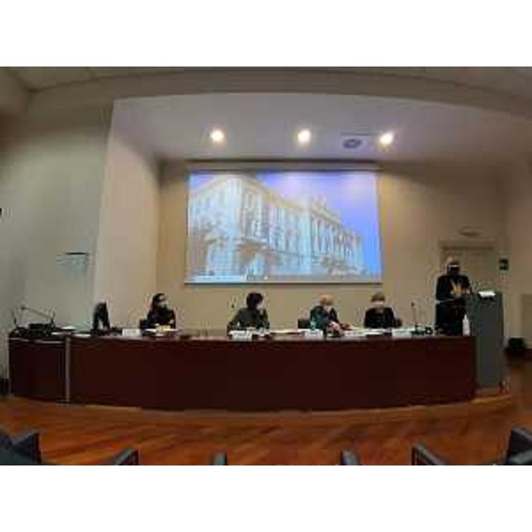 Il tavolo della Sala Predonzani nel Palazzo della Regione a Trieste - Il tavolo della Sala Predonzani nel Palazzo della Regione a Trieste