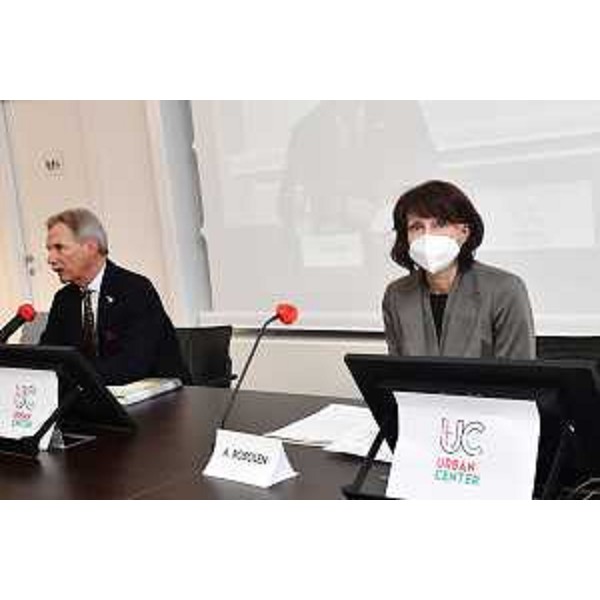 L'assessore regionale alla Ricerca Alessia Rosolen con il direttore del Polo tecnologico Altoadriatico Franco Scolari - L'assessore regionale alla Ricerca Alessia Rosolen con il direttore del Polo tecnologico Altoadriatico Franco Scolari