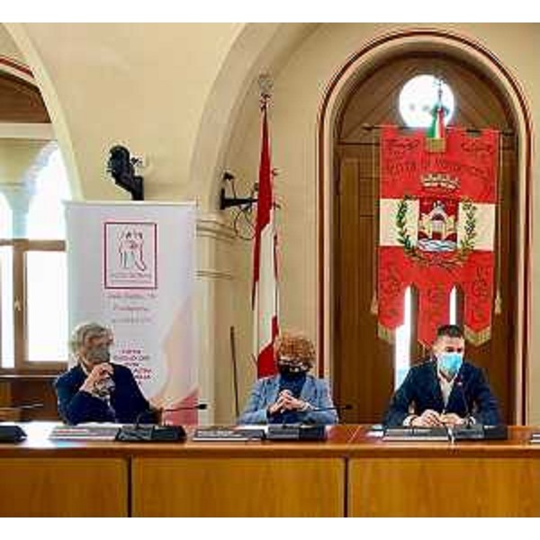 L'assessore regionale alla Cultura Tiziana Gibelli durante la presentazione dell'ottava edizione dell'iniziativa benefica "Il mondo ha bisogno delle donne", assieme al sindaco di Pordenone Alessandro Ciriani e a Silvia Brunetta presidente dell'Associazione "Voce Donna Onlus" - L'assessore regionale alla Cultura Tiziana Gibelli durante la presentazione dell'ottava edizione dell'iniziativa benefica "Il mondo ha bisogno delle donne", assieme al sindaco di Pordenone Alessandro Ciriani e a Silvia Brunetta presidente dell'Associazione "Voce Donna Onlus"