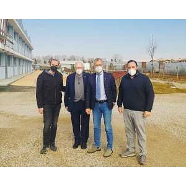 Il presidente del Consiglio regionale, Piero Mauro Zanin (secondo da destra), assieme ai responsabili de La Viarte - Il presidente del Consiglio regionale, Piero Mauro Zanin (secondo da destra), assieme ai responsabili de La Viarte