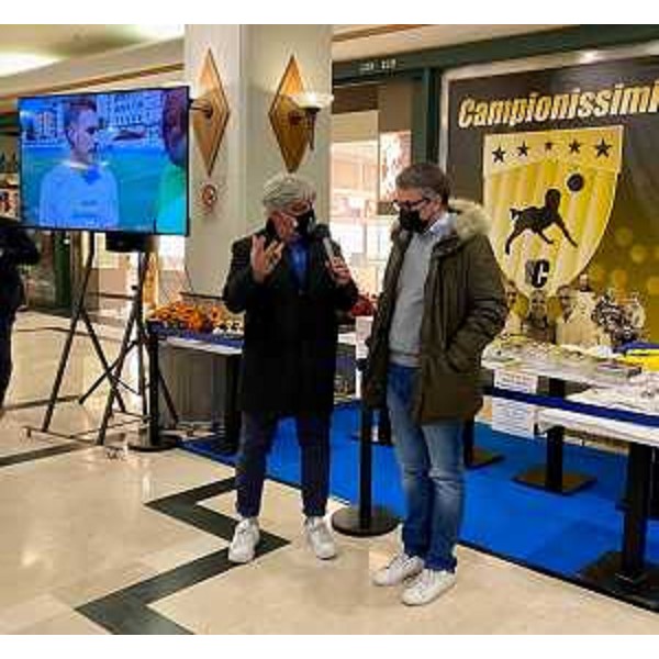 L'asssessore Pierpaolo Roberti (a destra) alla presentazione del Magazine Campionissimi 2022 - L'asssessore Pierpaolo Roberti (a destra) alla presentazione del Magazine Campionissimi 2022